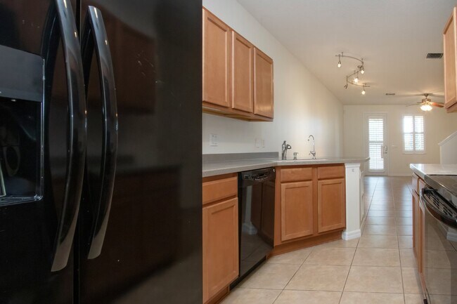 Building Photo - 3 Bedroom 2.5 Bath Townhome San Michele