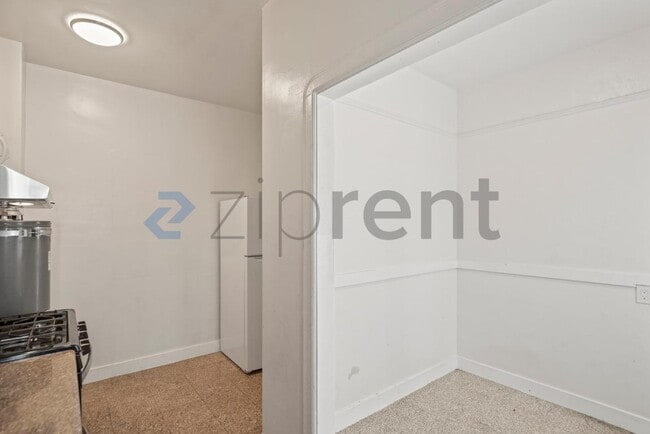 Building Photo - 1532 8th Ave