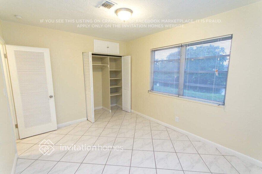 Building Photo - 108 NW 45th Ave