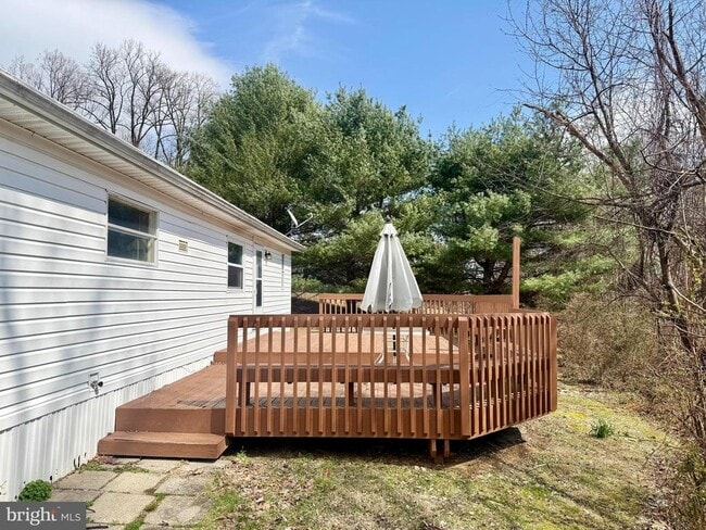 Building Photo - 746 Sawmill Rd