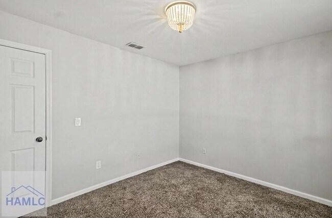 Building Photo - 404 Clairemore Ct