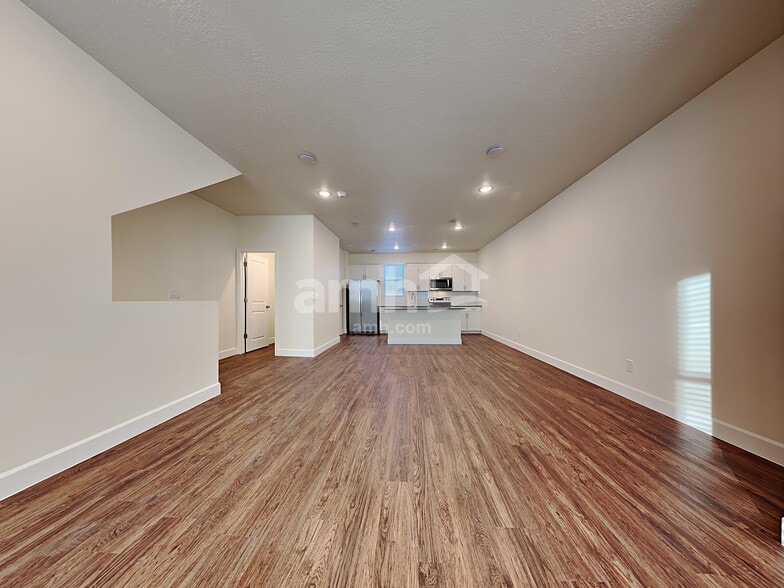 Building Photo - 11091 S Blue Bayou Dr