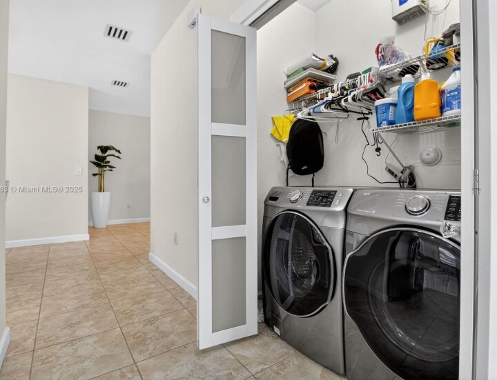 Building Photo - 3616 SE 2nd Dr