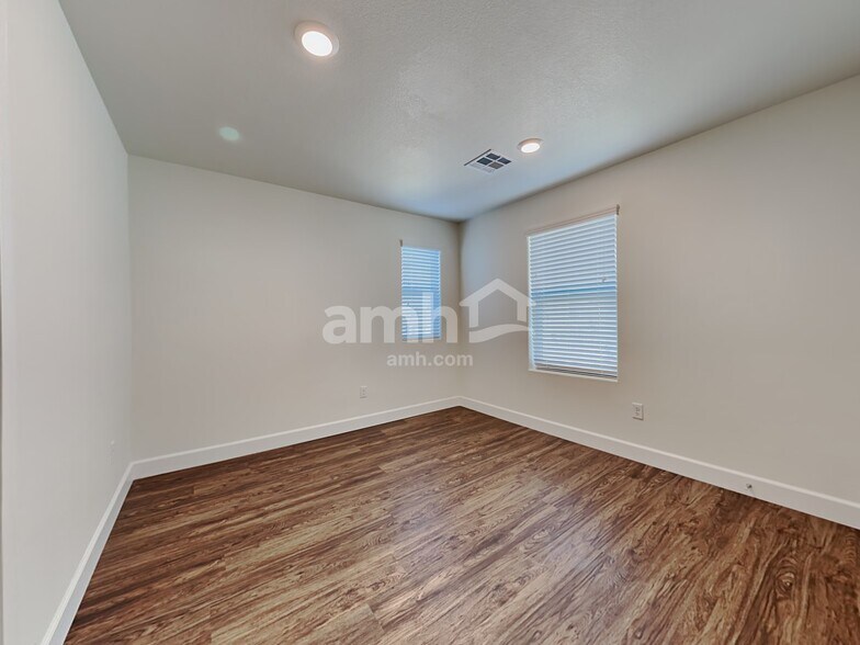 Building Photo - 4739 Tree Swing St