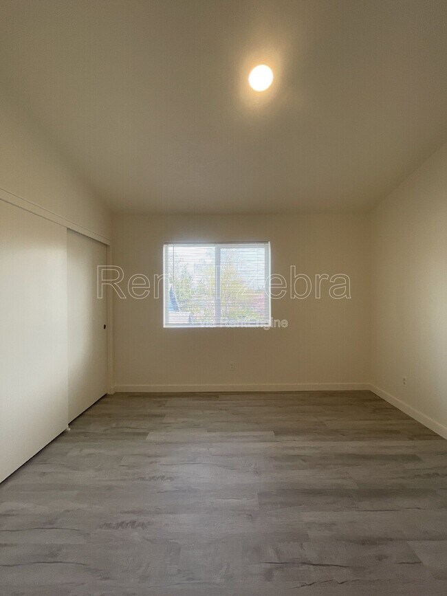 Building Photo - 6702 SE 80th Ave