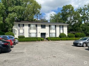 Building Photo - Ashland Court Apartments