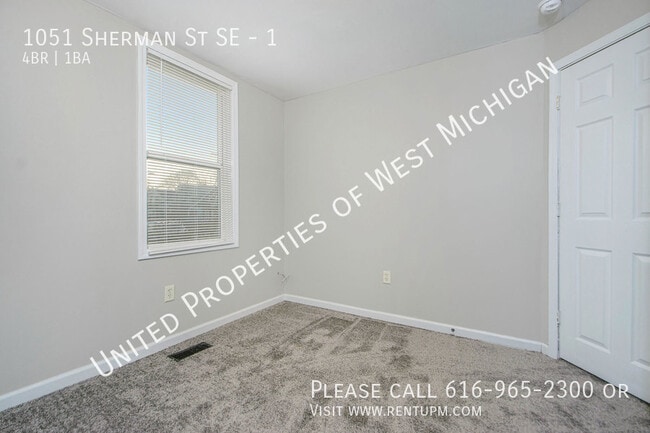 Building Photo - Available Now | 4 Bedroom 1 Bath Lower Lev...