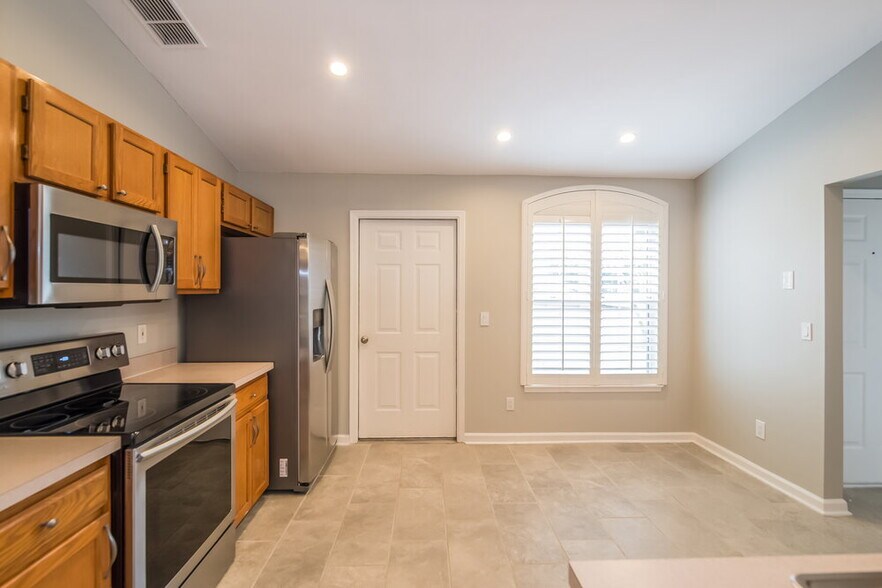 Building Photo - 3103 Olde Sutton Parke Dr