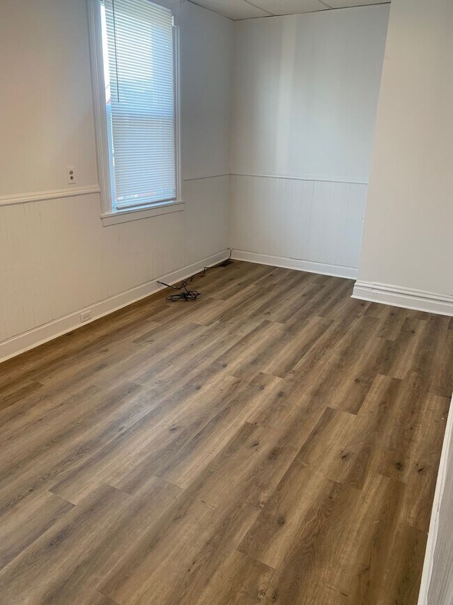 Building Photo - Luxury Rental - South Side Flats