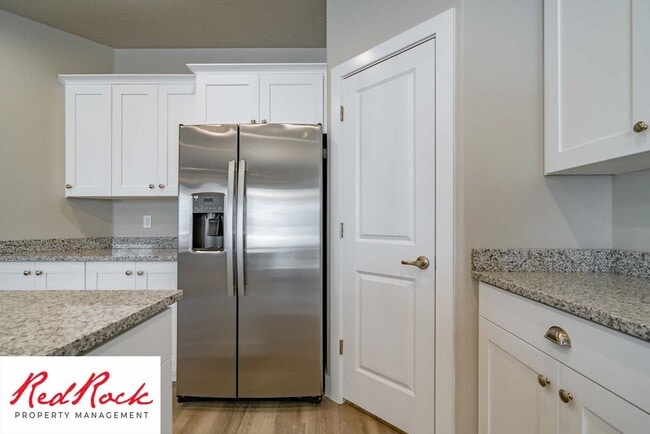 Building Photo - Modern 4-Bed Townhome in Hurricane Heights