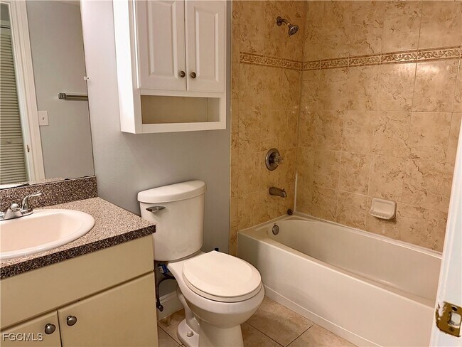 Building Photo - 12650 Kenwood Ln