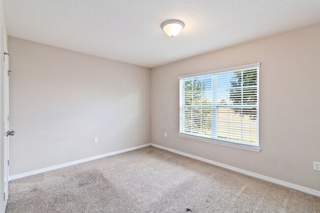 Building Photo - Beautiful 4/2.5 Townhome For Rent in Harmony