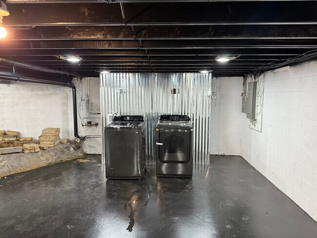 Building Photo - 135 Grandview Ave