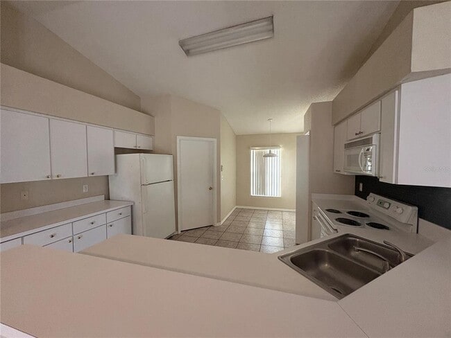 Building Photo - 142 Lindale St