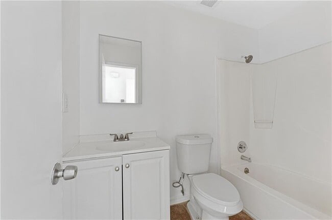Building Photo - 210 Tanglewood Ln
