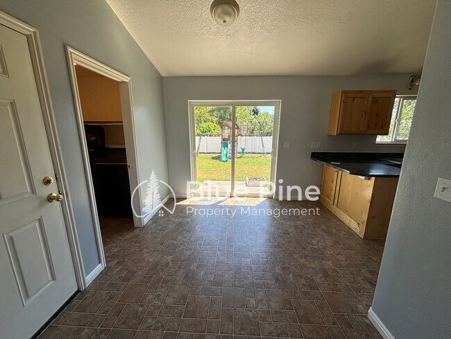 Building Photo - 3920 E Deloy Dr
