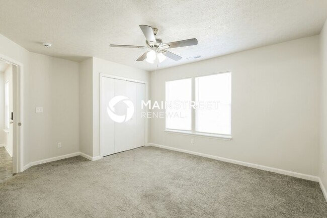 Building Photo - 3 Bedroom Pet-Friendly Home in Louisville, KY with Main Street Renewal
