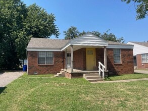 Building Photo - Duplex For Lease