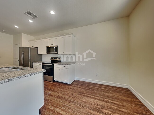 Building Photo - 5843 Petronius St