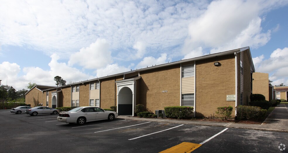 Cross Creek Apartments 1441 Manotak Ave Jacksonville FL 32210