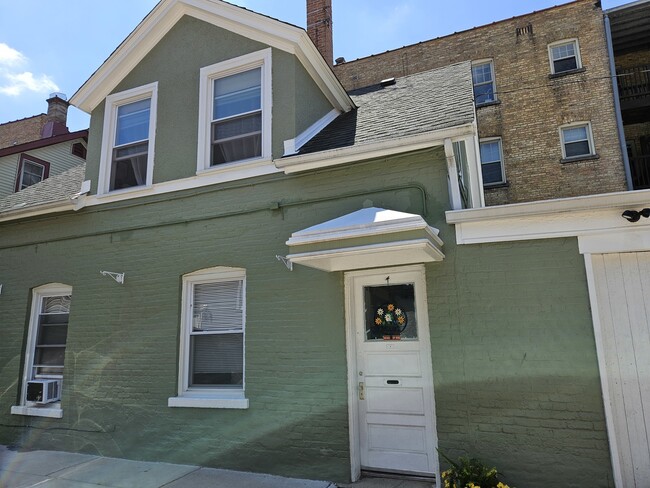 Primary Photo - 7328 N Honore St