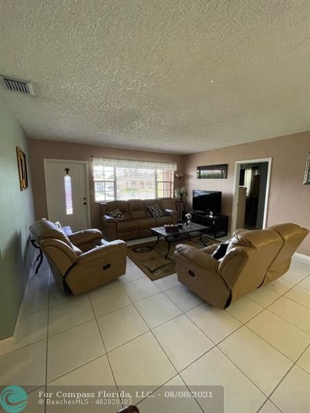 Building Photo - 671 E 59th St