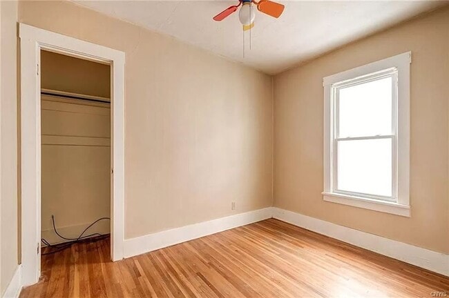 Building Photo - 328 Tennyson Ave