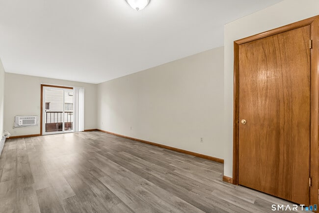 Building Photo - 115 Short Beach Rd