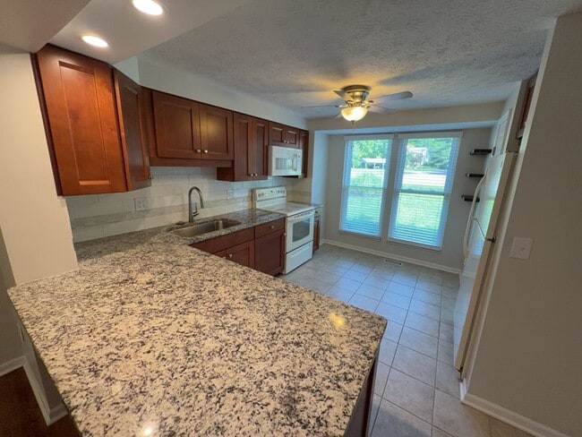 Building Photo - 778 Woodlyn Dr S