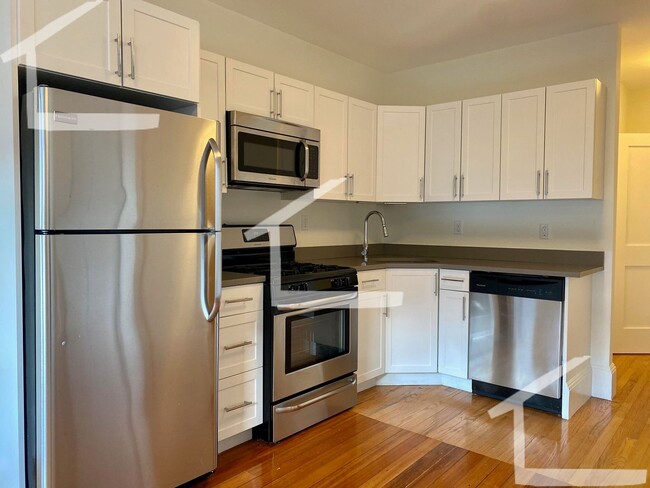 Building Photo - 8/1 Renovated 1BR plus office near Coolidg...