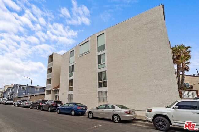 Building Photo - 22 Navy St
