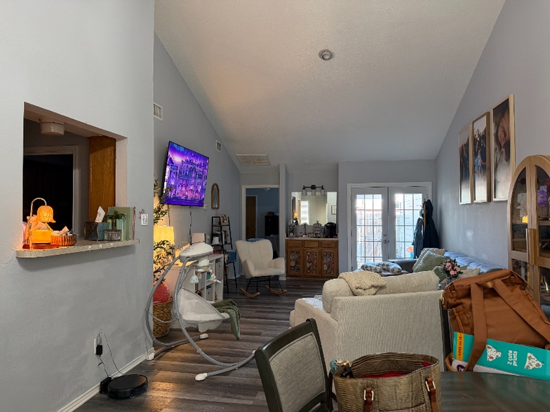 Building Photo - 524 Oakridge Dr