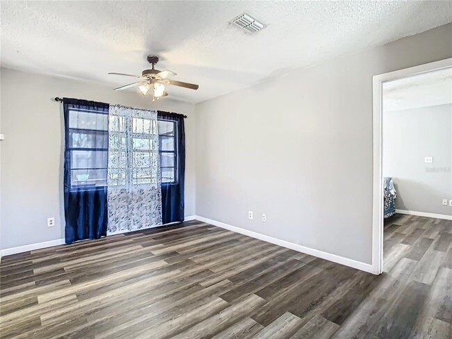 Building Photo - 7801 Rolling Grove Dr W