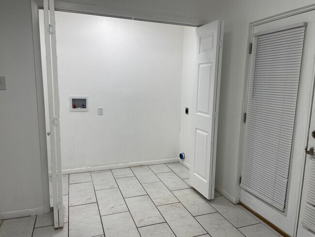 Building Photo - 3704CH