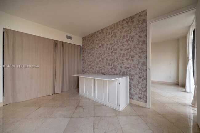 Building Photo - 2350 NE 135th St