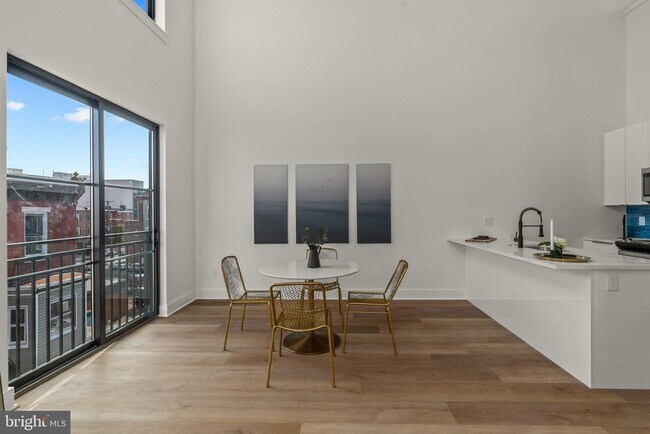 Building Photo - 416 W Girard Ave
