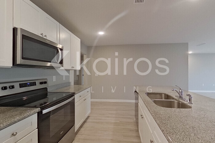 Building Photo - 4675 Malay Cir