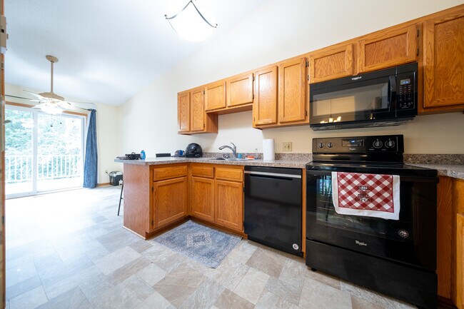 Building Photo - 407 Wood Way