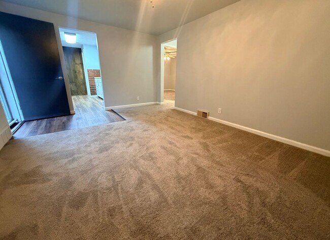Building Photo - 3137 Bermuda Ln