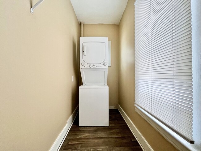 Building Photo - 1104 Hermitage St SE