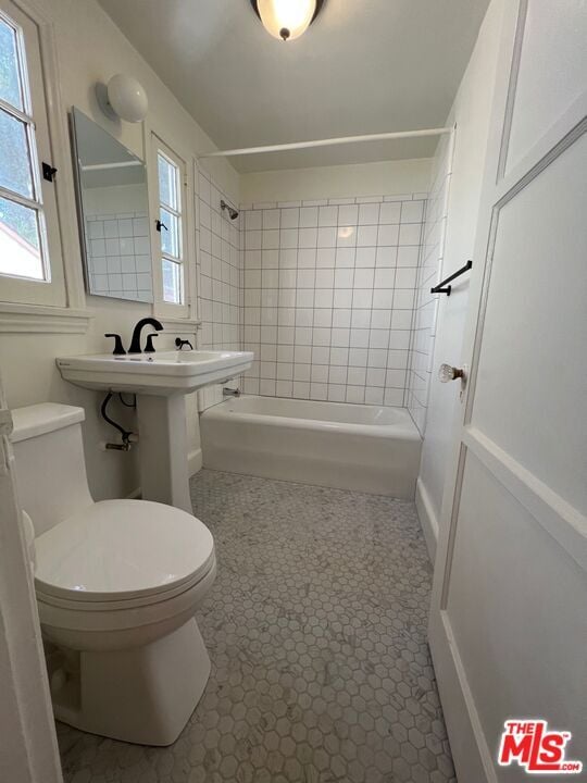 Building Photo - 1024 1/2 N Gardner St
