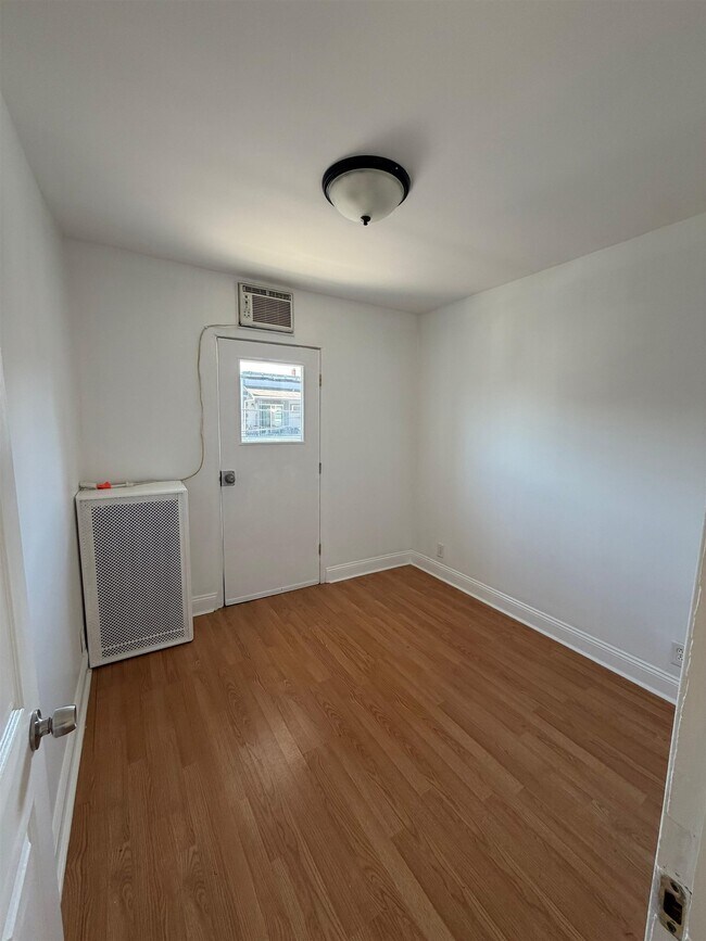 Building Photo - 214 72nd St