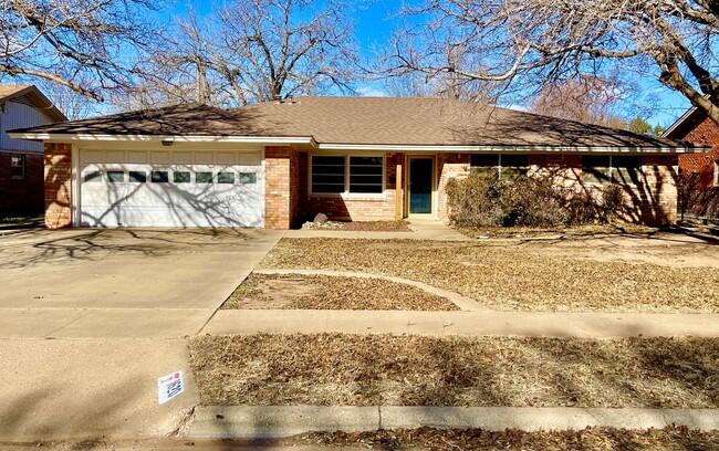 Primary Photo - Gorgeous! Completely Remodeled 3/2/2 in Ba...