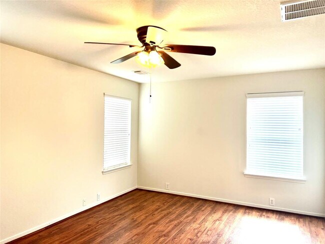 Building Photo - 17311 Stone Peaks Dr