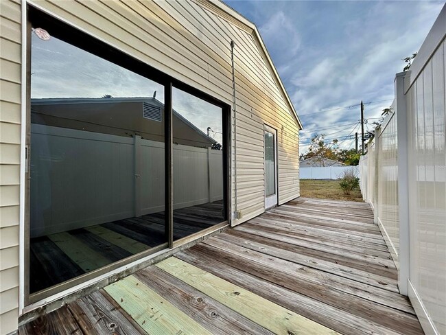 Building Photo - 6100 4th Ave S