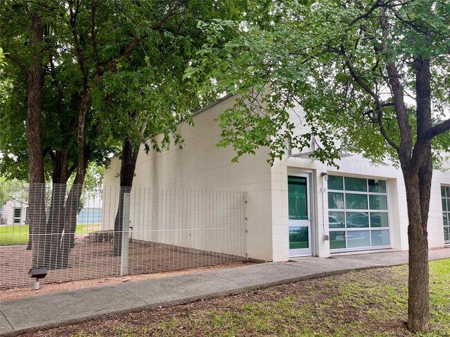 Building Photo - 902 Gardner Rd