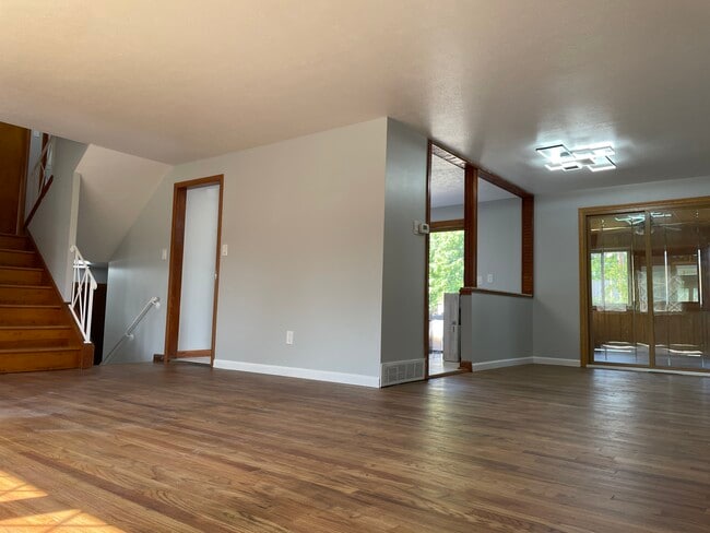 Building Photo - 6774 Reid Dr