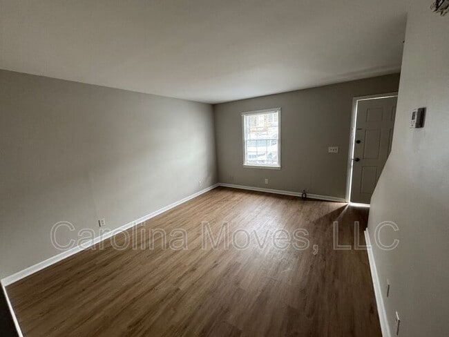 Building Photo - 160 Pine Creek Ct Ext