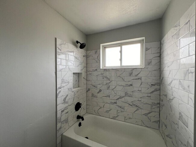Building Photo - 5970 Glenway Dr
