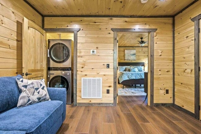 Building Photo - 1868 Blue Tick Way